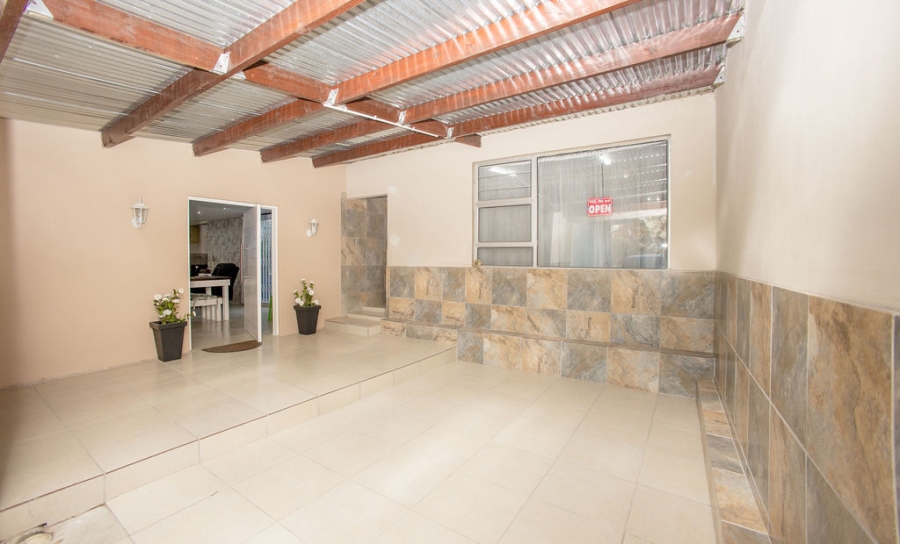 3 Bedroom Property for Sale in Sunnyridge Eastern Cape